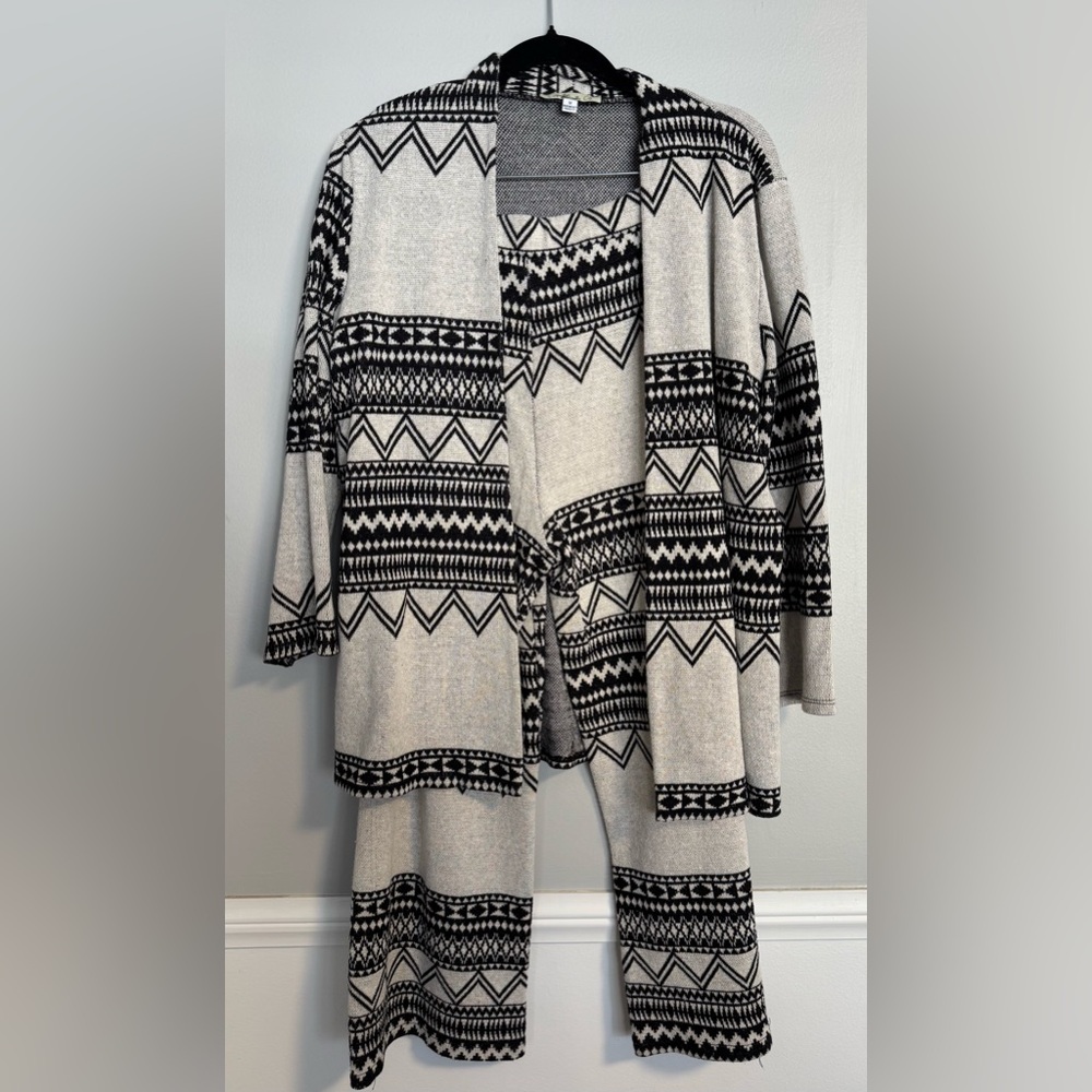 2pc SET Black & White Geometric Cardigan & Pants